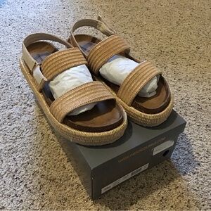 Pierre Dumas Women's Beige Strappy Sandals